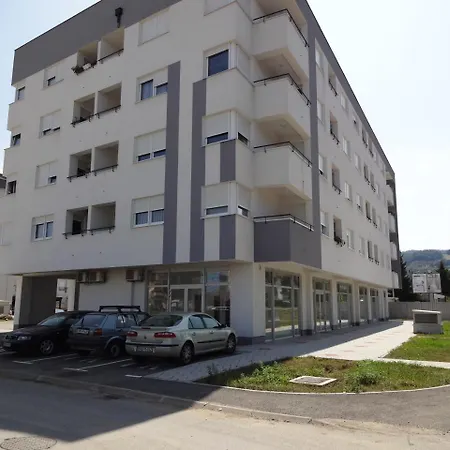 Apartment Apartman Apolon