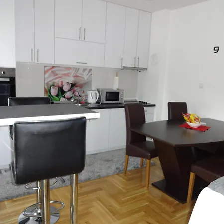 Apartman Apolon Apartment *