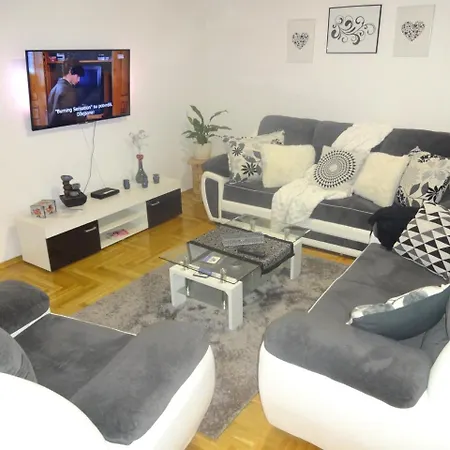 Apartment Apartman Apolon