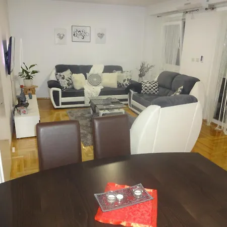 Apartment Apartman Apolon *