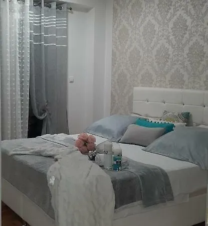 Apartment Apartman Apolon *