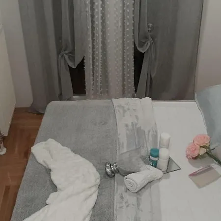 Apartment Apartman Apolon